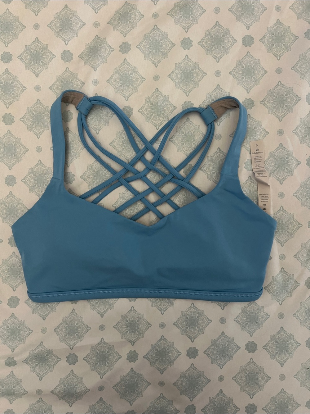 Lululemon Free to Be Size 6